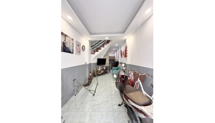 NGAY TÊN LỬA, GẦN CHỢ, 30M2, 3 TẦNG GIÁ CHỈ NHỈNH 3 TỶ